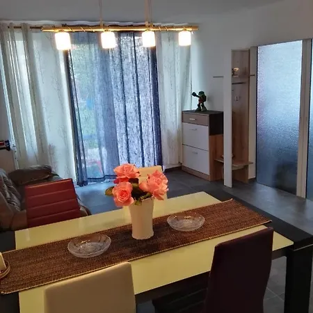 полина Tatil Evi *
