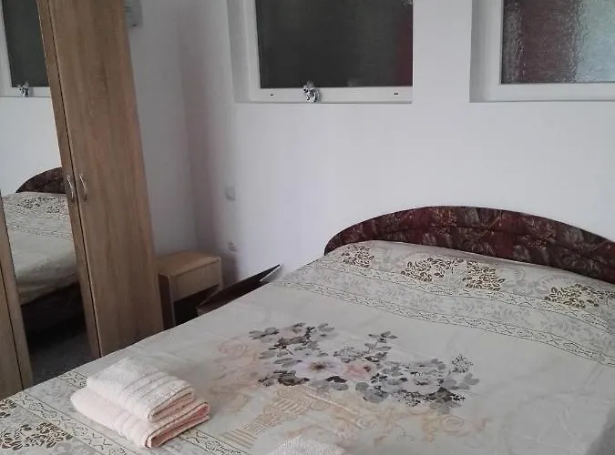 полина * 瓦爾納